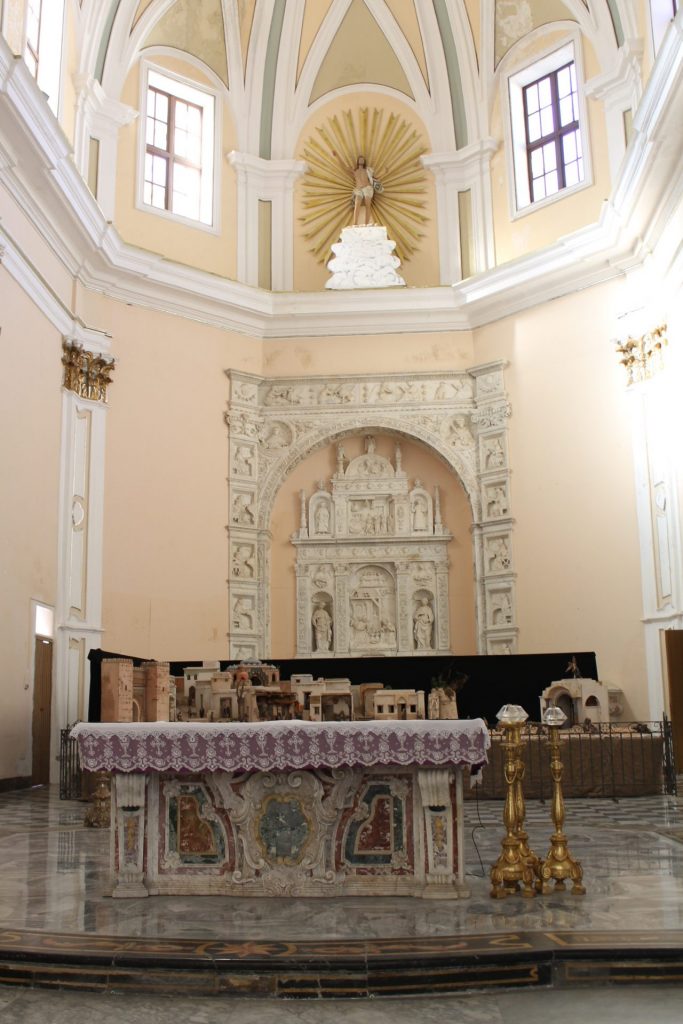 Presbiterio con altare maggiore e tribuna marmorea di A. Gagini (1517)